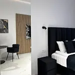 V21 Luxury