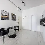 V21 Luxury