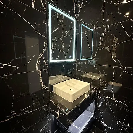 V21 Luxury *